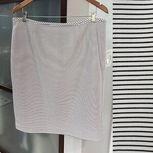 Calvin Klein Skirt - White with Black Stripes Size 14